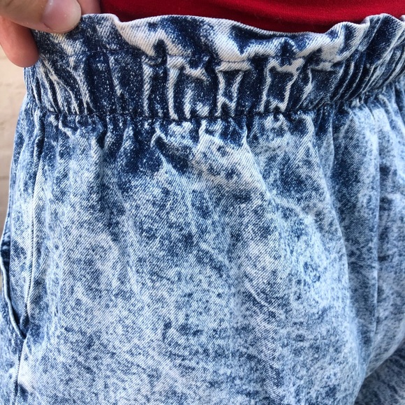 🤩VINTAGE ACID WASH MOM SHORTS🤩 - Picture 4 of 5